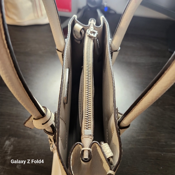 Michael Kors Mercer Pebbled Leather Hand Bag - Picture 7 of 13